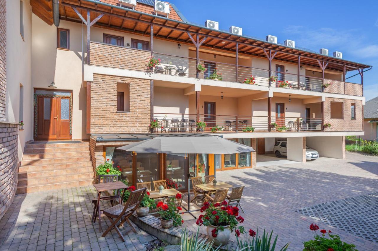 Vegvar Spa Apartman Gyula Exterior photo